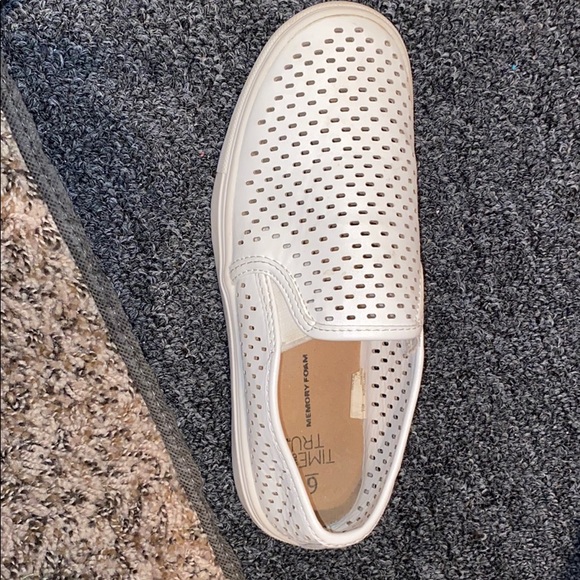 White time and tru memory foam shoes - Picture 2 of 3